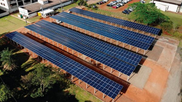 Foto usina solar Universidade Estadual de Londrina